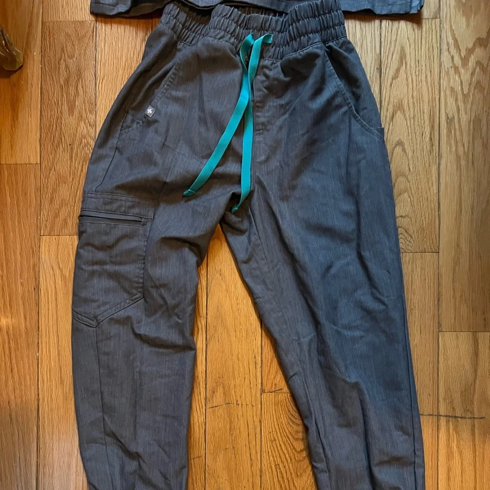 Figs Scrub Set - Picture 1 of 5
